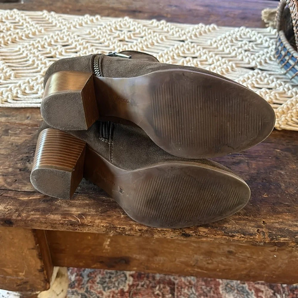 Brown suede booties - Picture 5 of 6